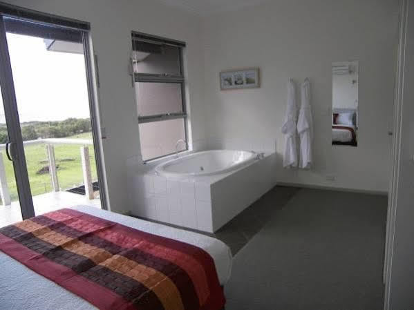 Cosy Corner Sea View Apartments Олбани Екстериор снимка